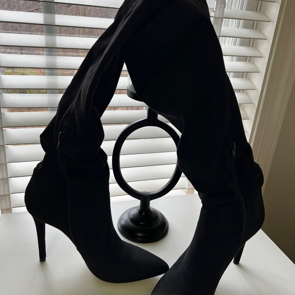 (USED) Jessica Simpson Saferra Suede Black Boot - Picture 4 of 16